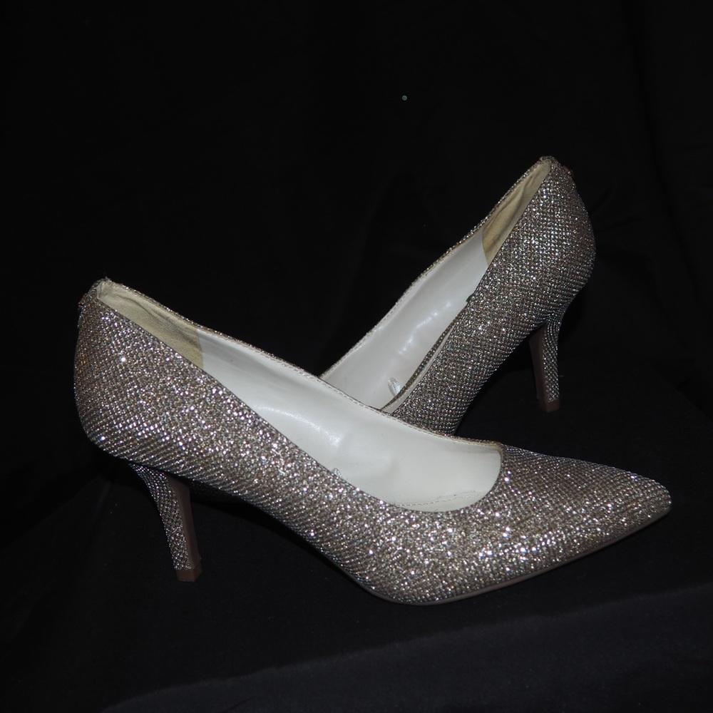 Shoes - Picture 6 of 11